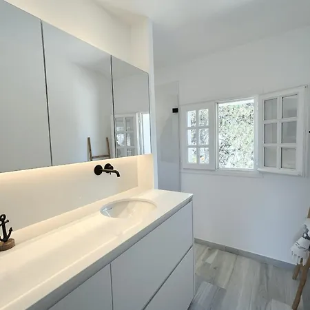 Charming House For Rent In Port With Wi-fi And Private Mooring * Grimaud