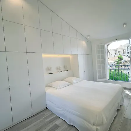 Casa de Férias Charming House For Rent In Port With Wi-fi And Private Mooring Grimaud